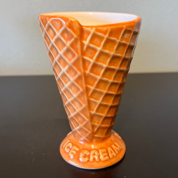 Set of 4 WILLIAMS-SONOMA Waffle Ice Cream Cone Shaped Embossed Serving Dishes 3D - Picture 6 of 11